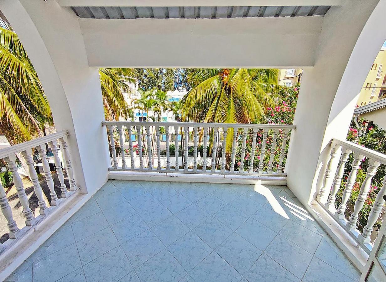 Coconut Bay Apartments Flic en Flac Exterior photo